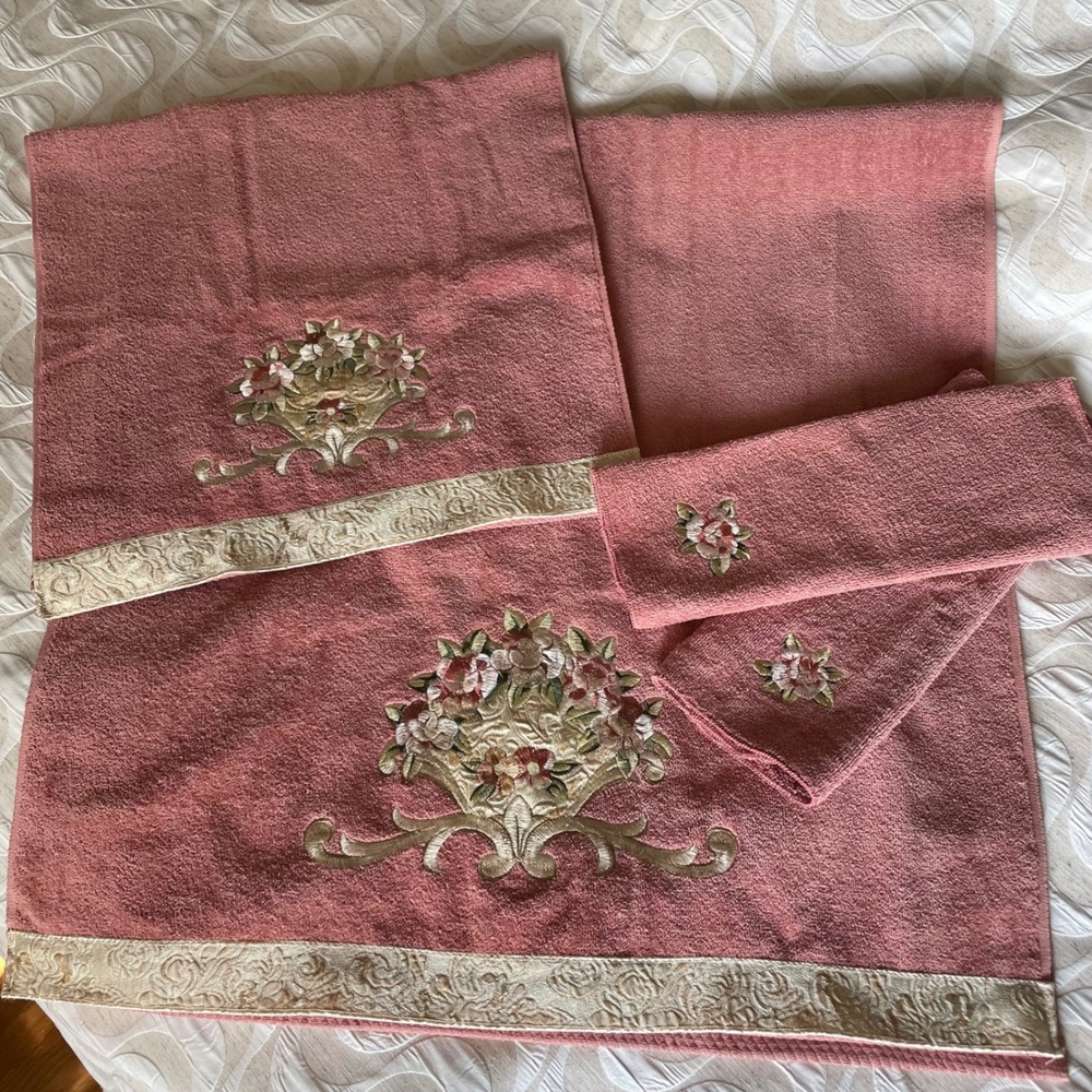 Avanti Linens 4pc Towel Set Dusty Rose Pink Floral Embroidered Cotton USA Made